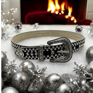 Y2k beautiful Guess black suede/silver metal/rhinestone‎ accents belt